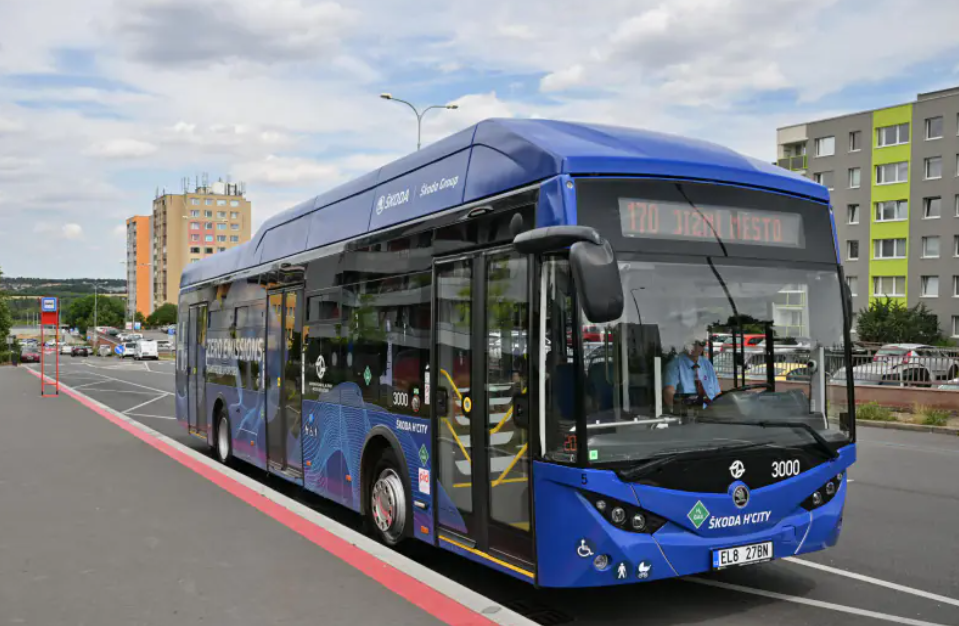 Vodíkový autobus Škoda H’CITY už brázdí pražské ulice