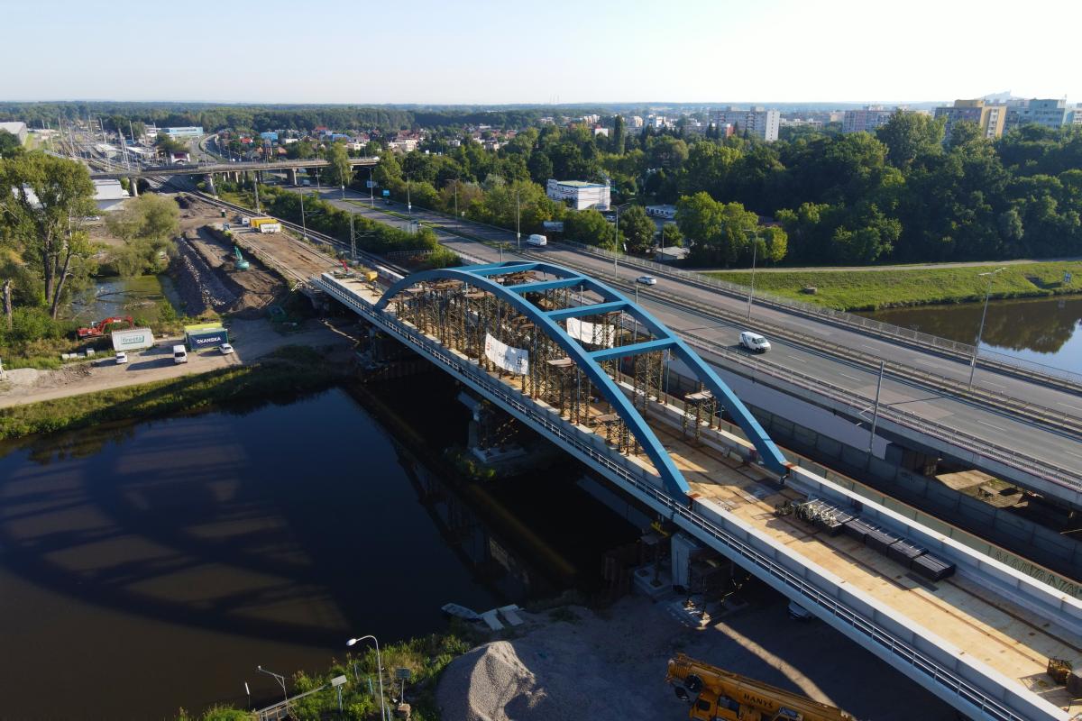 Na nový most přes Labe vyjedou brzy vlaky. Začíná napojení kolejí