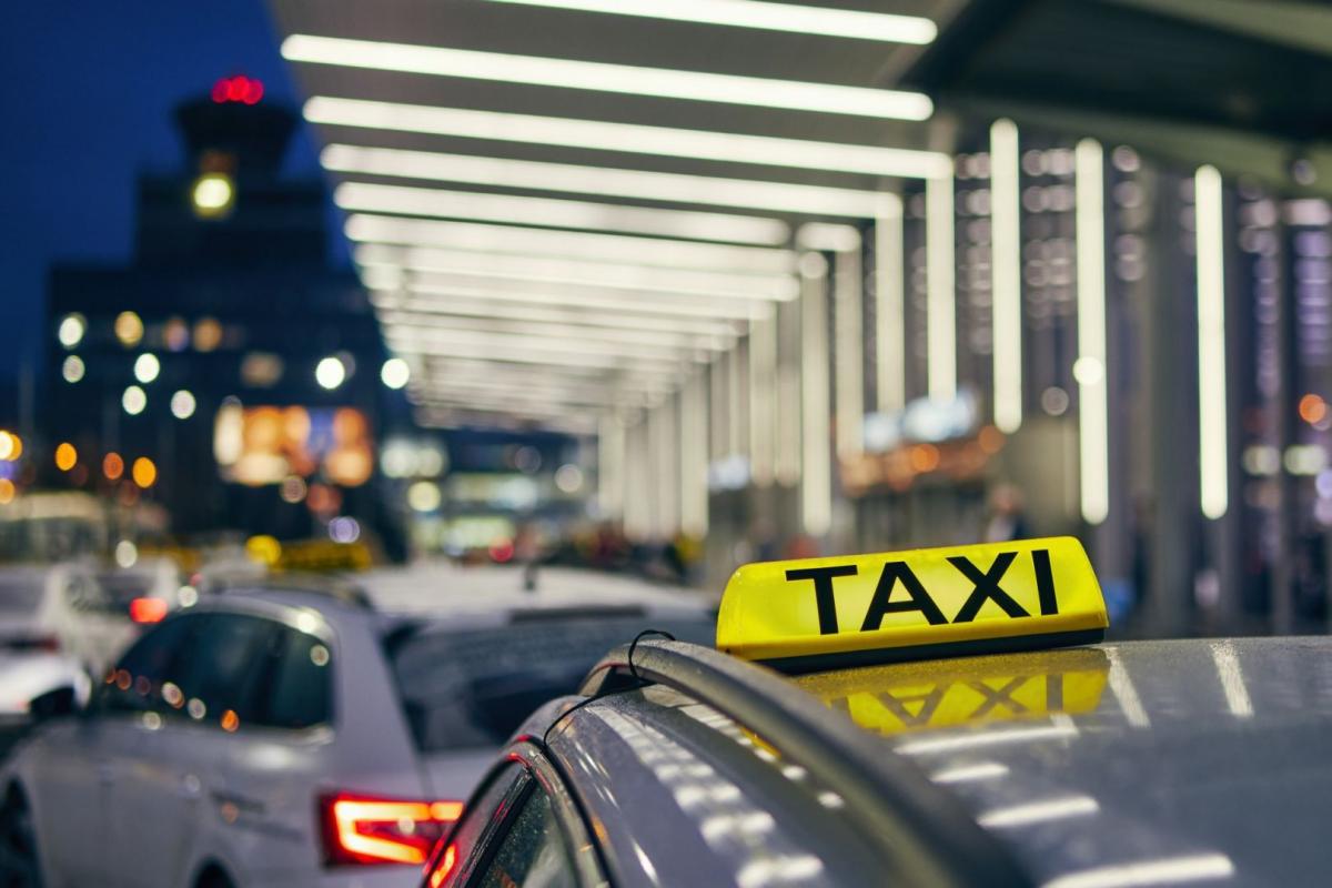 Letiště Praha prodlouží smlouvy stávající taxislužbě. Nový tendr vypíše na začátku příštího roku