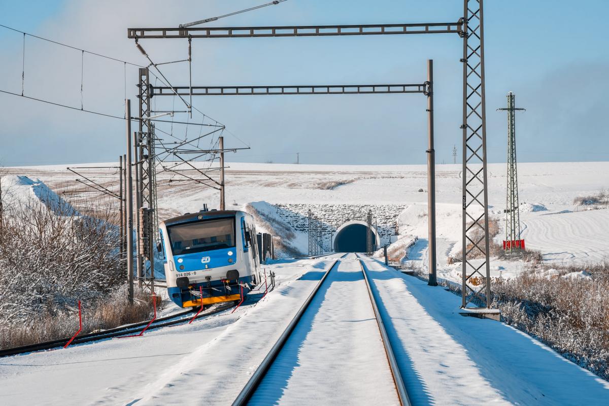 Fotoreportáž: Správa železnic finišuje s modernizací IV. koridoru v úseku Sudoměřic