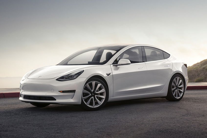 Tesla se už letos zřejmě stane větší automobilkou než Škoda Auto