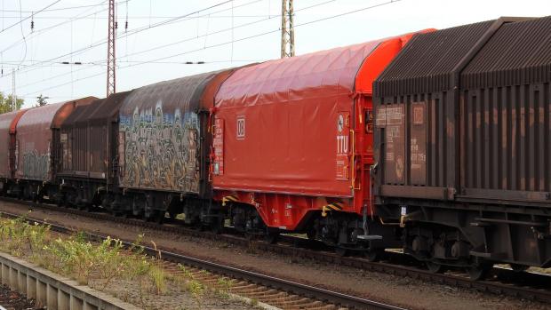 Srážka nákladních vlaků na Přerovsku zastavila dopravu na Ostravu