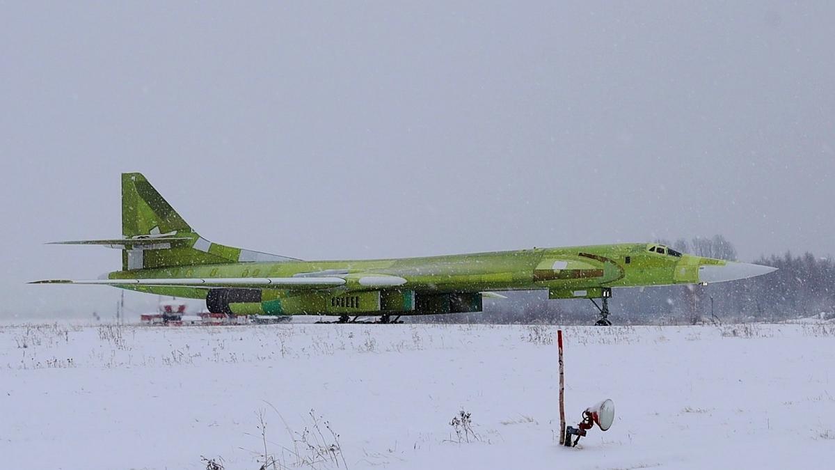 Největší a nejrychlejší bombardér světa připomíná starou dobu ze studené války