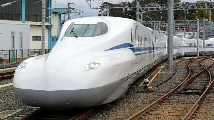 Zajímavosti ze světa dopravy: Japonci před lety zatočili s nevolností ve vlaku proti směru jízdy