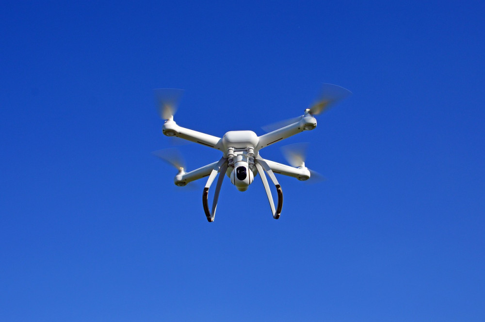 V registru dronů je po více než roce přes 71 000 provozovatelů a pilotů