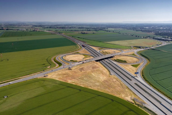 Šest kilometrů nové dálnice D11 se na pár hodin otevře!