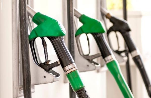  Vláda schválila návrh novely o snížení spotřební daně na naftu a benzin o 1,5 Kč