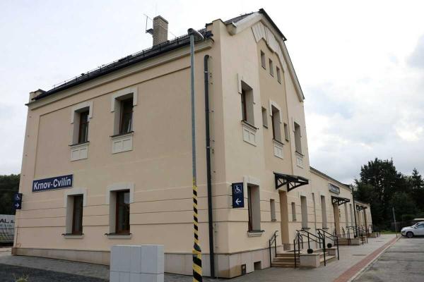 Správa železnic otevřela opravenou budovu na zastávce Krnov-Cvilín