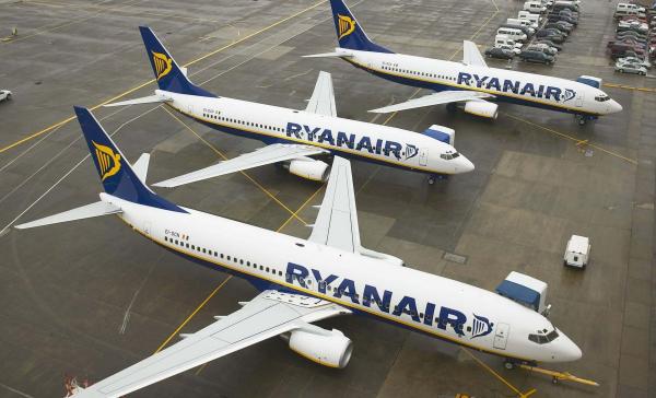 Aerolinky Ryanair výrazně snížily celoroční ztrátu, letos doufají v návrat zisku