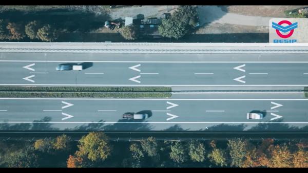 Třetina českých řidičů nedodržuje při jízdě na dálnicích bezpečnou vzdálenost. Na silnicích 1. a nižších tříd je situace ještě horší