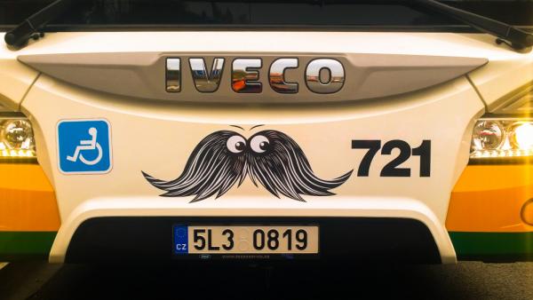 Dopravní podnik v Liberci vyšle 100 „kníratých“ vozů MHD na podporu Movemberu!