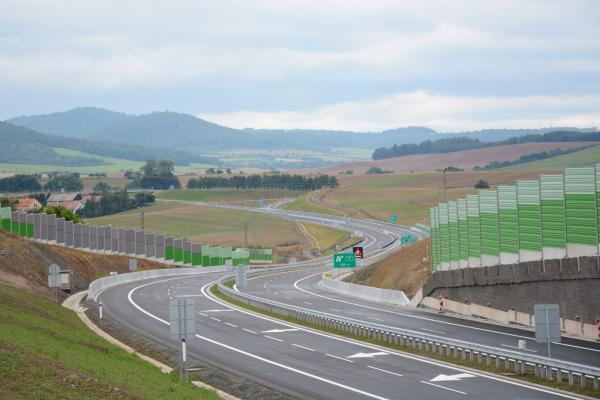 Šestikilometrový úsek dálnice D6 dostane novou vrstvu 
