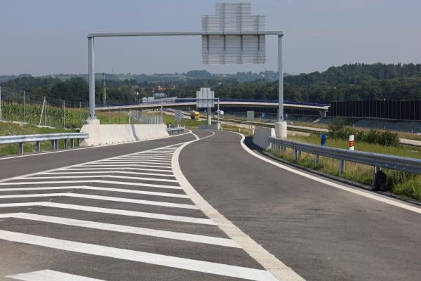 Ředitelství silnic a dálnic zprovoznilo čtyřpruhovou silnici I/68 mezi Třanovicemi a Nebory