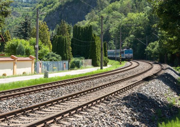 Na trati mezi Karlštejnem a Berounem byla zahájena modernizace
