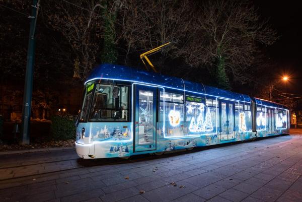 Vánoční tramvaj vyjela do ulic také v Plzni
