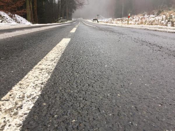 Na severu Čech silně mrzne, řidiči musejí být opatrní i v dalších krajích