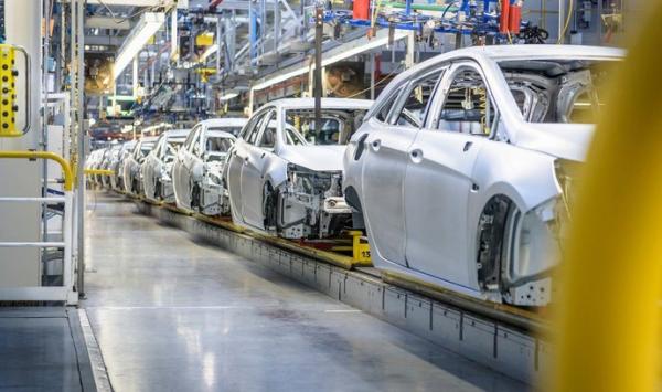Výroba aut do listopadu kvůli čipům klesla o 2,9 %