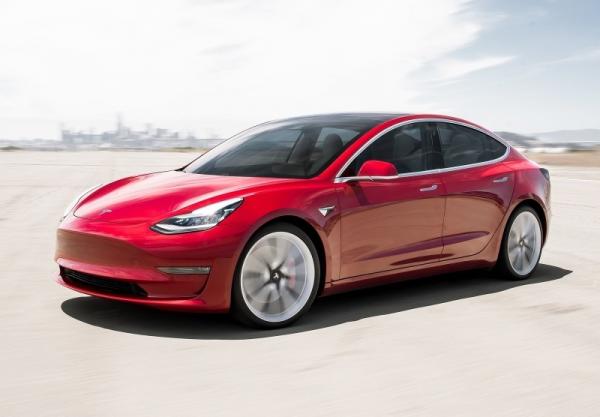Tesla nabádá ke změně způsobu nabíjení Modelu 3
